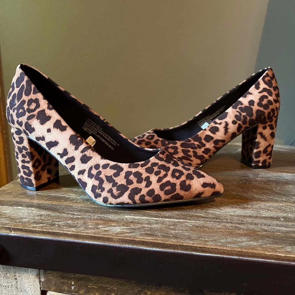 NWOT Leopard print heels